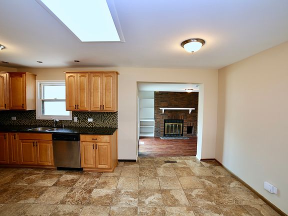 4th image of 259 E 171st St