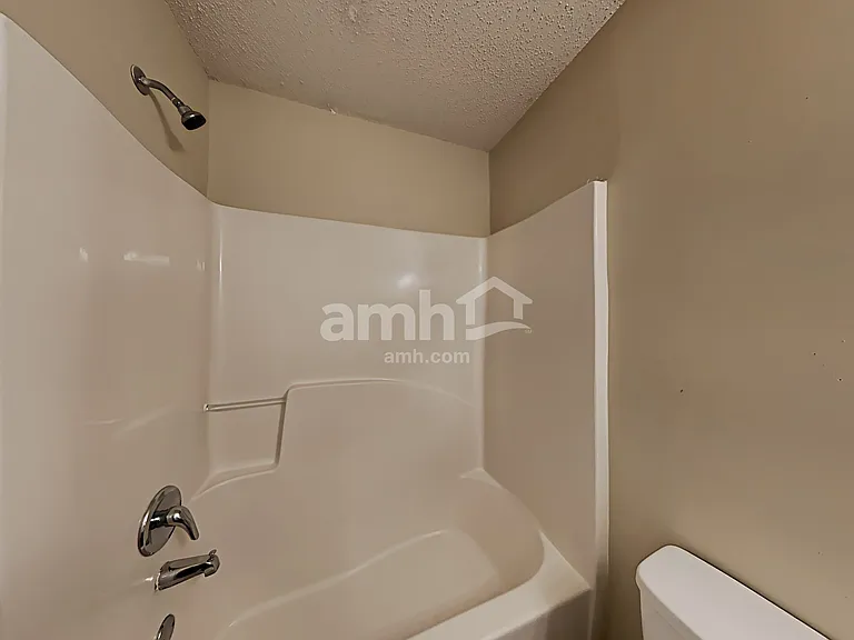 512 Hamlet Dr — Photo 8