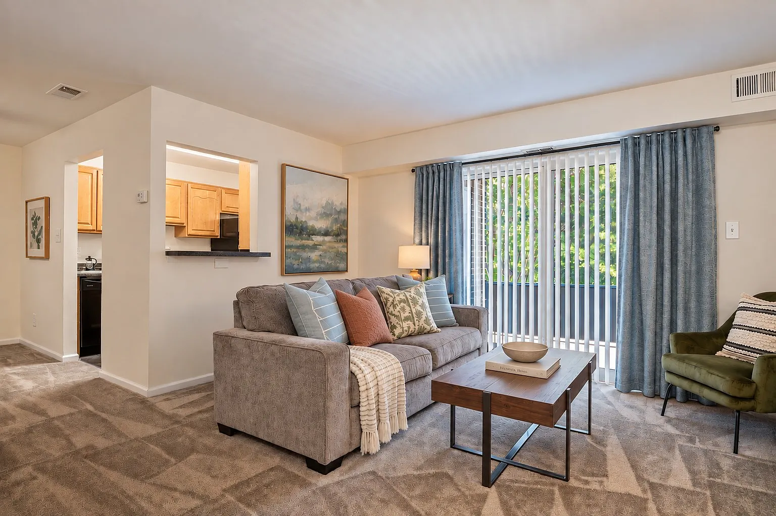 Cedar Gardens and Towers Apartments and Townhomes — Photo 4
