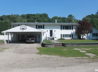 413 3rd Ave #A, Hampton, IL 61256