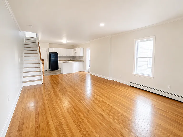 916 W Allen St — Photo 2