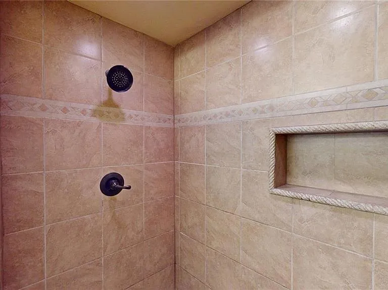 4507 Sir Johns Ln — Photo 18