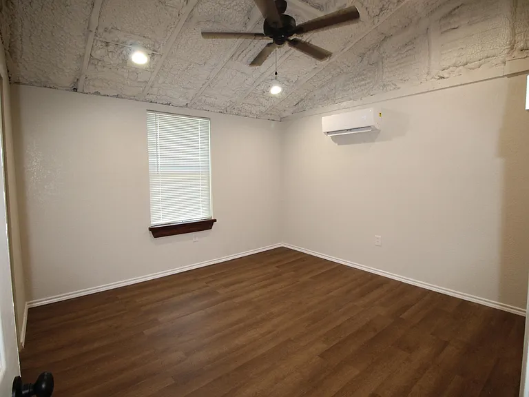 213 N Waldrip St — Photo 8