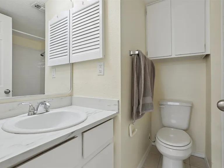 2401 Leon St #210 — Photo 26