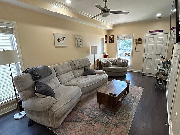 4th image of 509 E Ormsby Ave