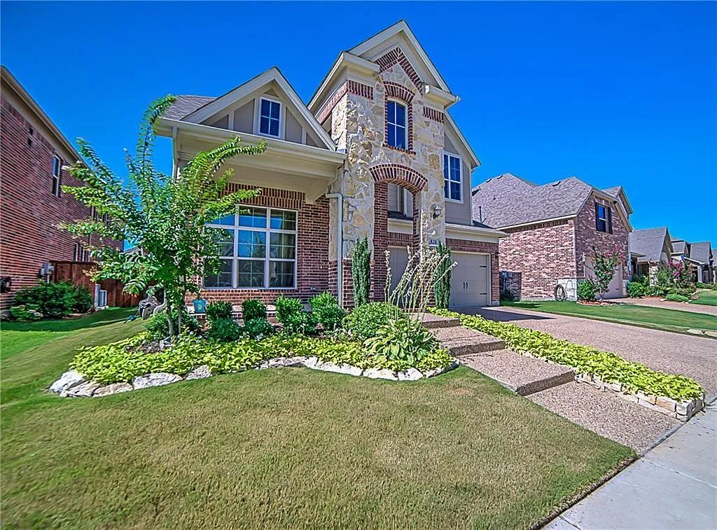 4 bed, 2.5 bath, 2905 sqft, $3,000 — Photo 2