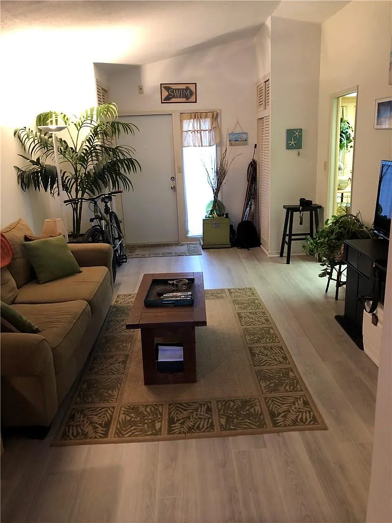 1 bed, 1.0 bath, 710 sqft, $1,700 — Photo 1