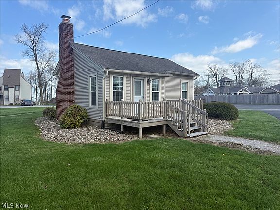 3rd image of 5237 Lake Rd W