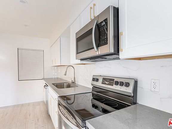 4th image of 215 N Kenwood St APT 105