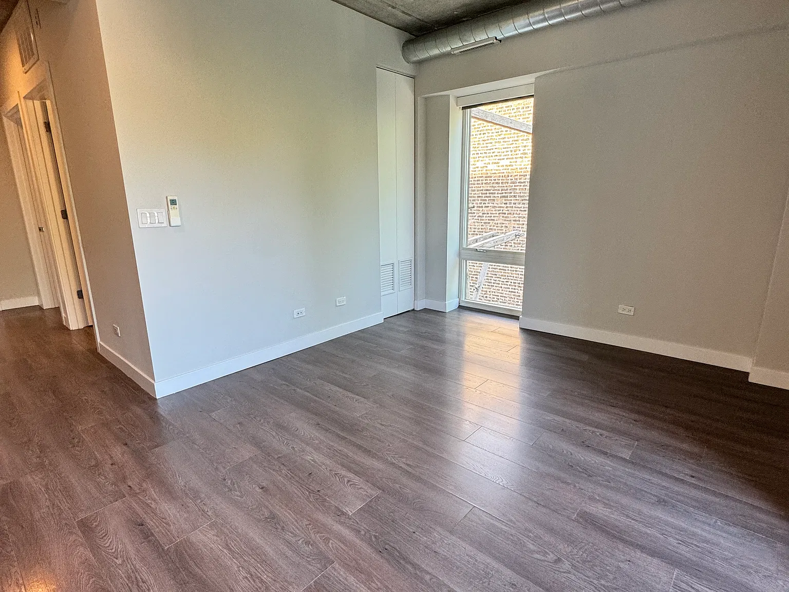 2407 W Eastwood Ave — Photo 4
