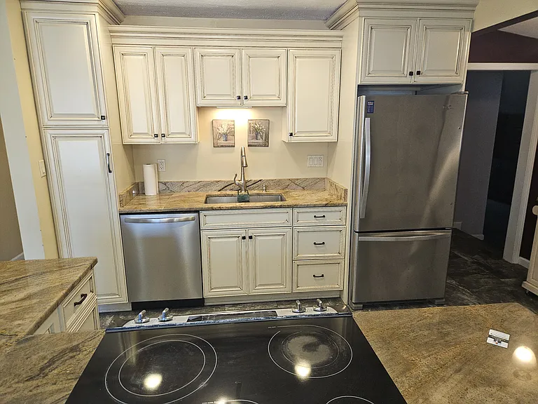 1009 N Twyckenham Dr — Photo 5