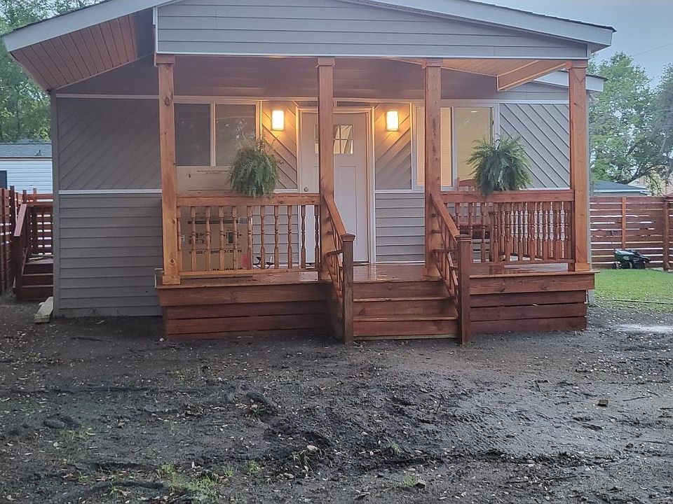 2nd image of 5877 Longleaf Ave