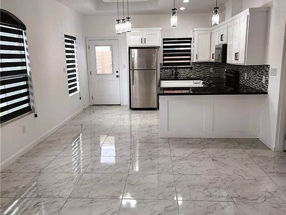 2nd image of 1006 N Woodson Ave #2