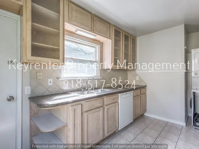 729 N Florence Pl — Photo 8
