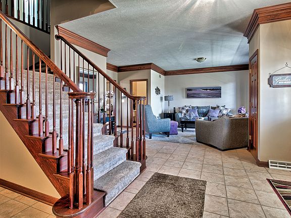 3rd image of 302 Deemers Dr