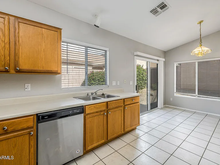 6640 E Russell St — Photo 11