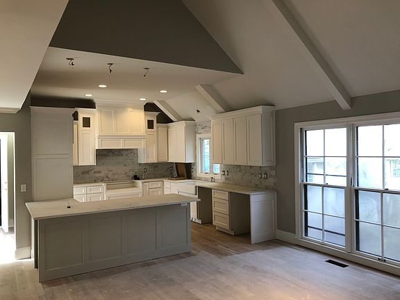 4th image of 7922 Bristol Ct