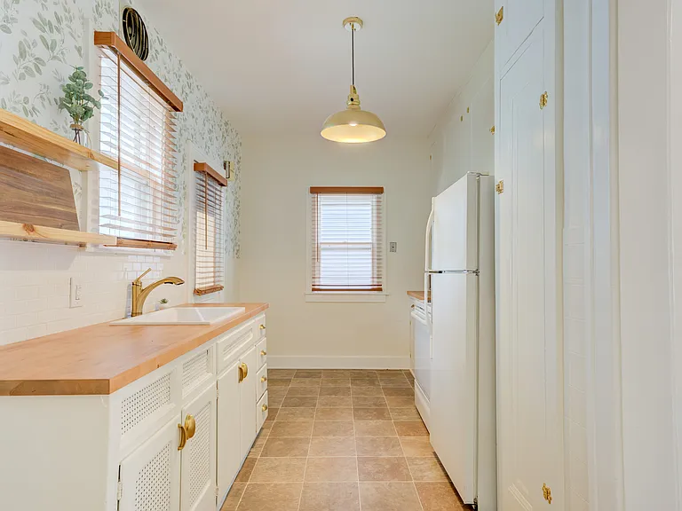 835 Allen St — Photo 17