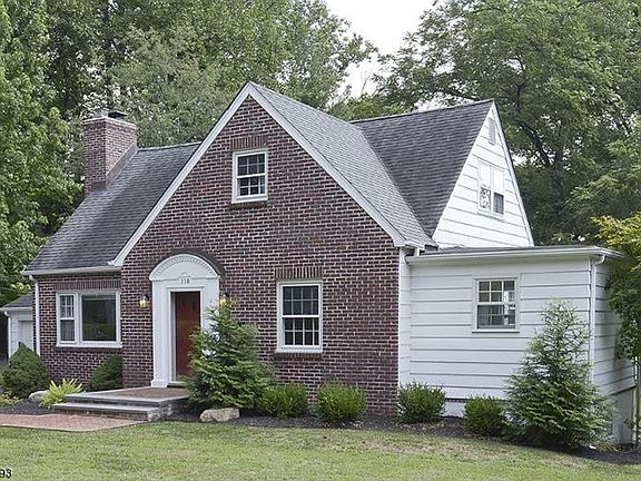 2nd image of 118 Hobart Ave