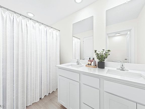 5th image of 1217 Ecclus St E