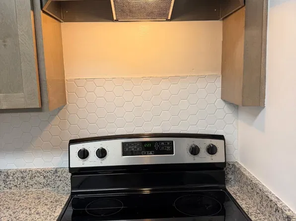 9219 Tamarron Dr, Plainsboro, NJ 08536