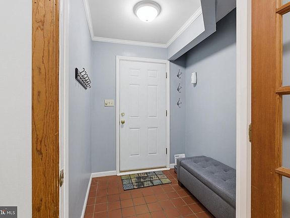 4th image of 10 Helios Ct