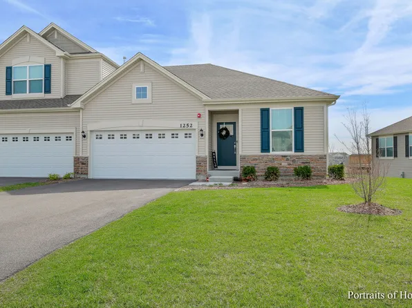 1252 Hawk Hollow Dr, Yorkville, IL 60560
