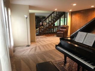 6617 N Post Oak Rd, Peoria, IL 61615