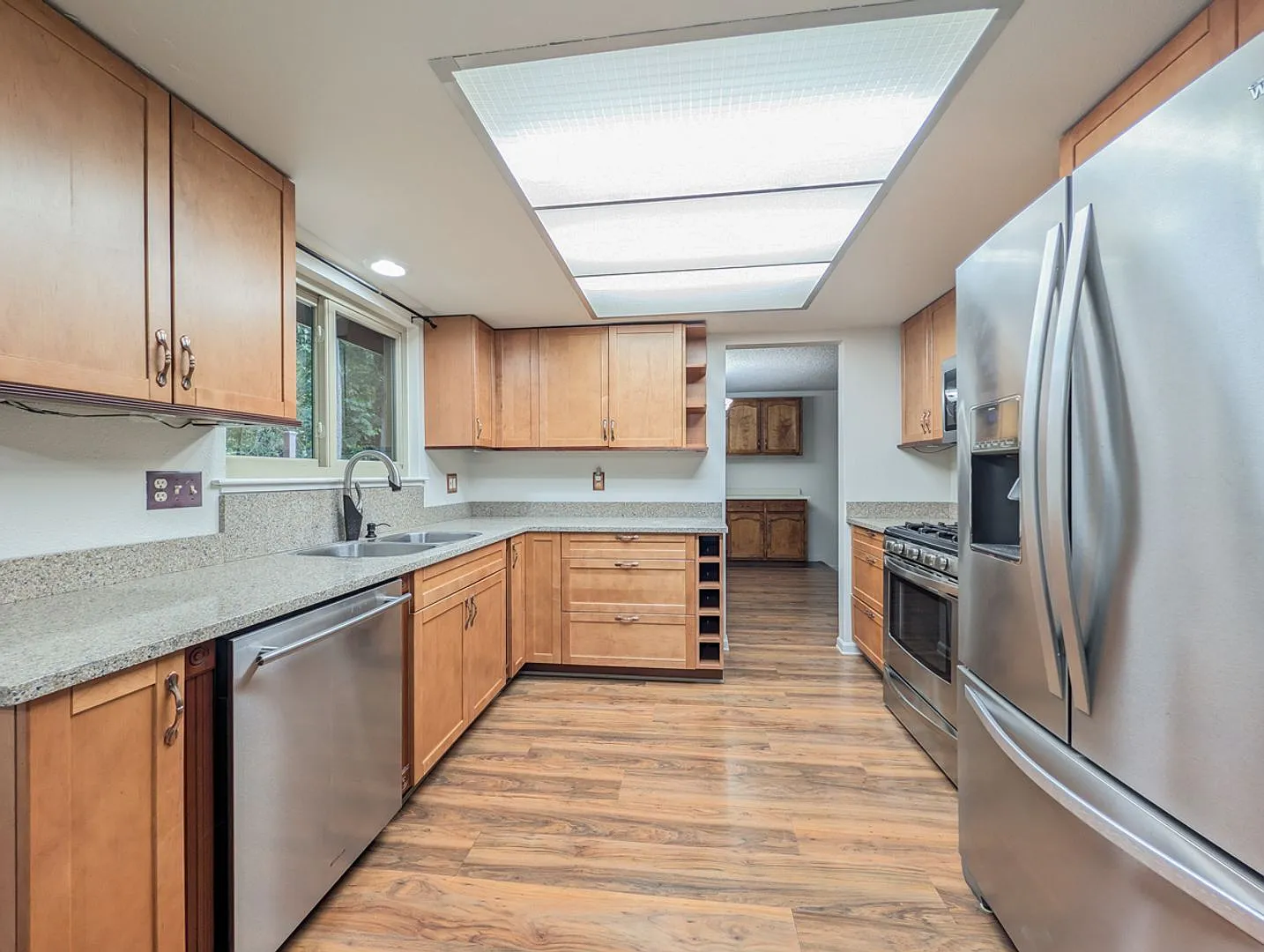 **Move-In Special** Spacious 3-Bedroom Home with Large Yard, 2-Car Garage & Shed! — Photo 3