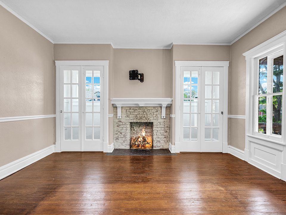 1st image of 107 NE Roanoke Ave #C2