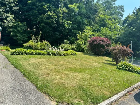 64 Goodrich St, Springfield, MA 01104