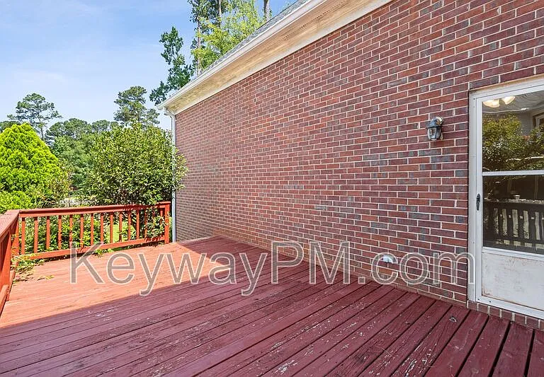 879 Sparkleberry Rd — Photo 31