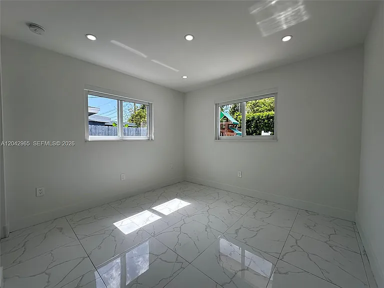10010 SW 162nd St — Photo 15