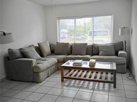 1001 SE 16th St, Fort Lauderdale, FL