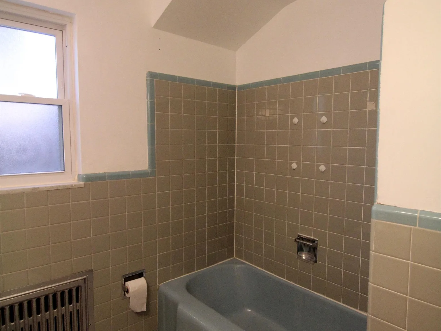 101 Marion Ave - Apt 1 — Photo 4
