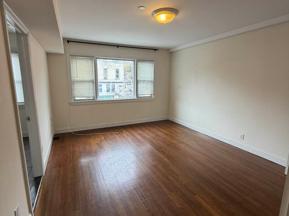 25-86 43rd St #2B