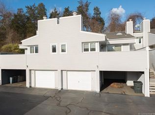 32 Stratton Way, Branford, CT 06405