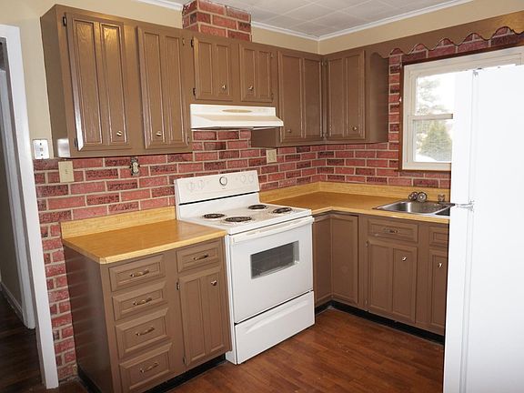 3rd image of 2715 Chesterfield Ave
