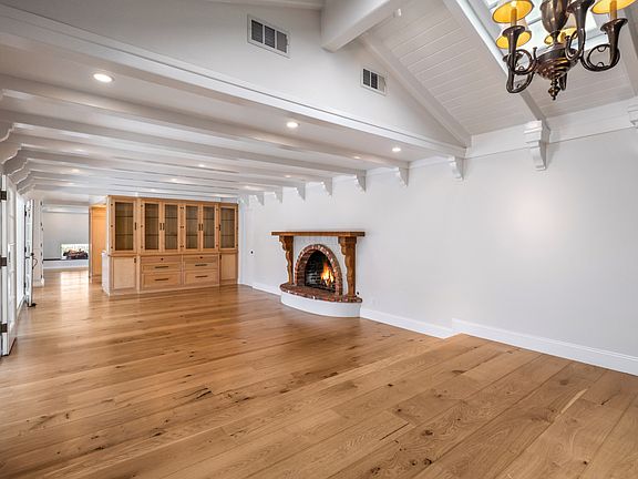 5th image of 2801 Pebble Dr