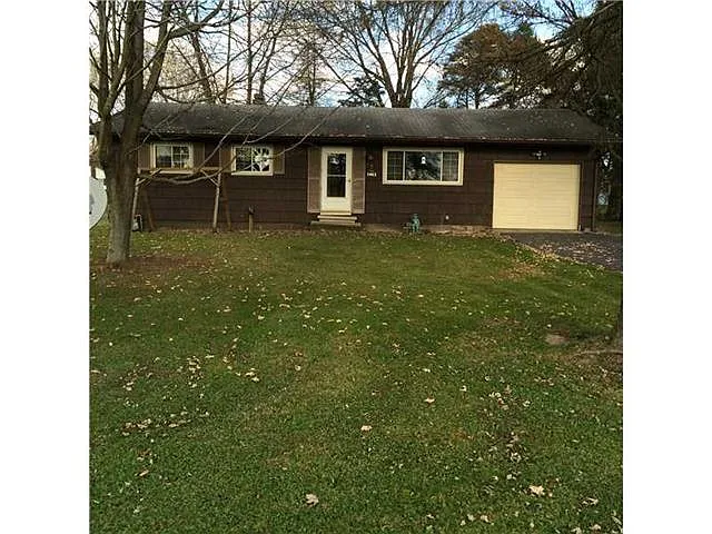 1403 Arlington Dr photo 1