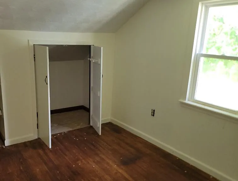 237 E Main St — Photo 7
