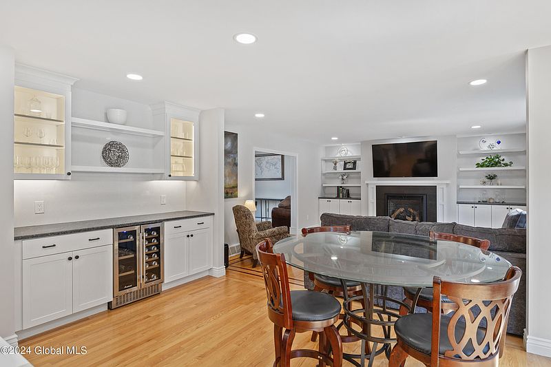 5th image of 4232 Picadilly Circle