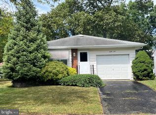 89 Sunflower Ln, Toms River, NJ