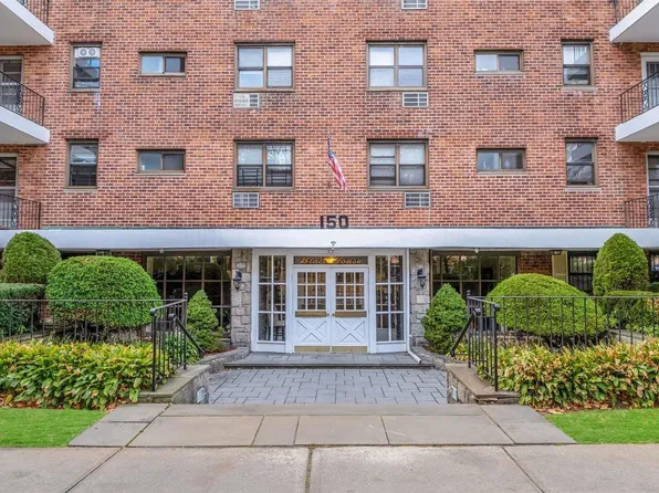 150 S Ocean Avenue #3F, Freeport, NY 11520