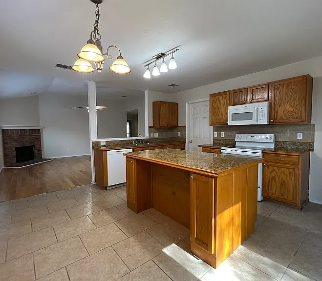 2909 Windhaven Dr — Photo 7
