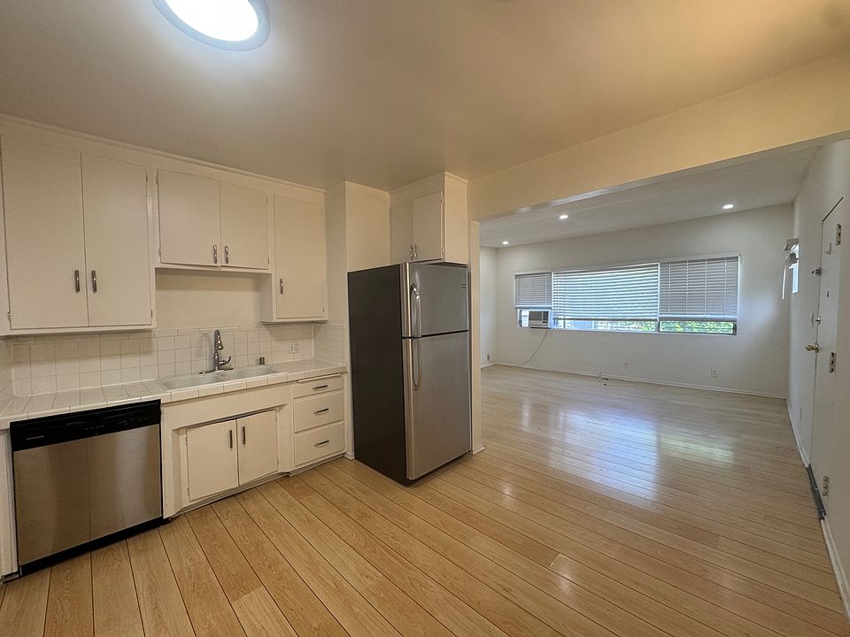 1st image of 1937 N Bronson Ave APT 10