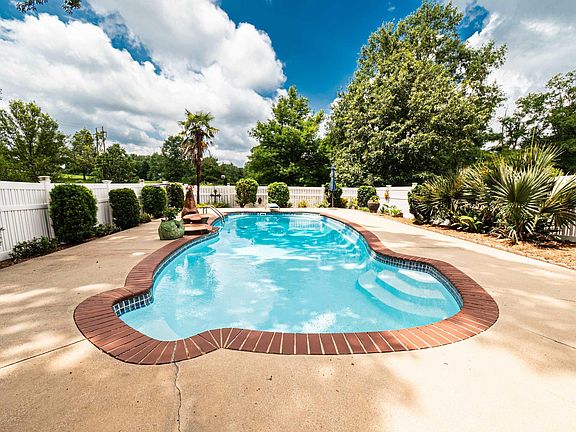 3rd image of 185 Meadow View Dr