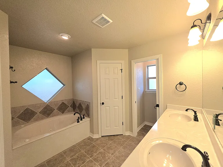 5020 Sean Patrick Gln — Photo 14