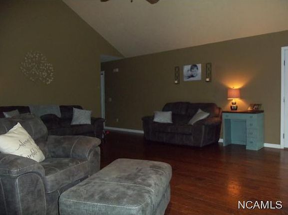 2nd image of 1427 Wisteria St SE