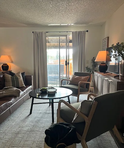 97 NW Adams Pl — Photo 3
